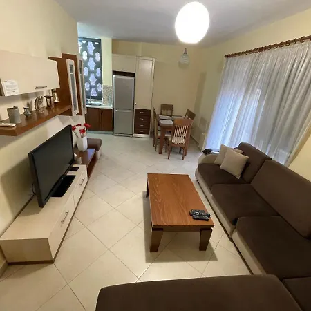 Center Apartments, Pazari Ri