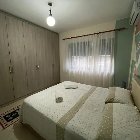 Apartment Center Apartments, Pazari Ri