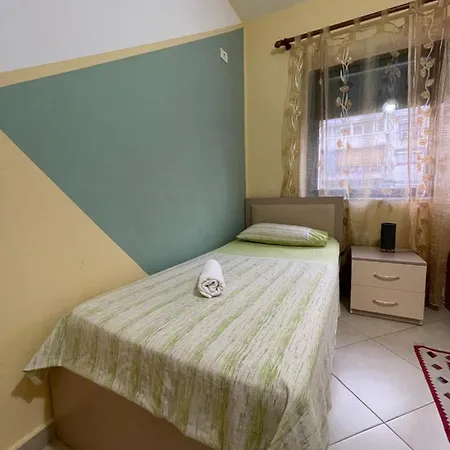 Apartment Center Apartments, Pazari Ri