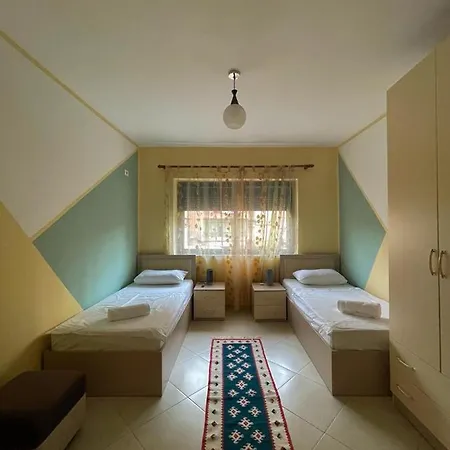 Apartment Center Apartments, Pazari Ri