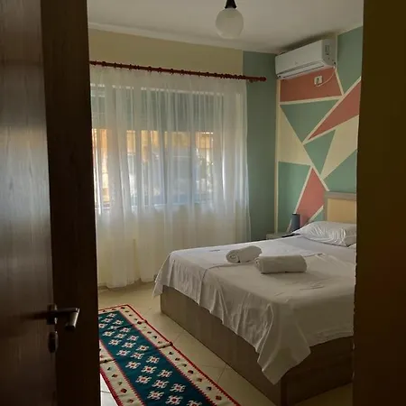 Center Apartments, Pazari Ri
